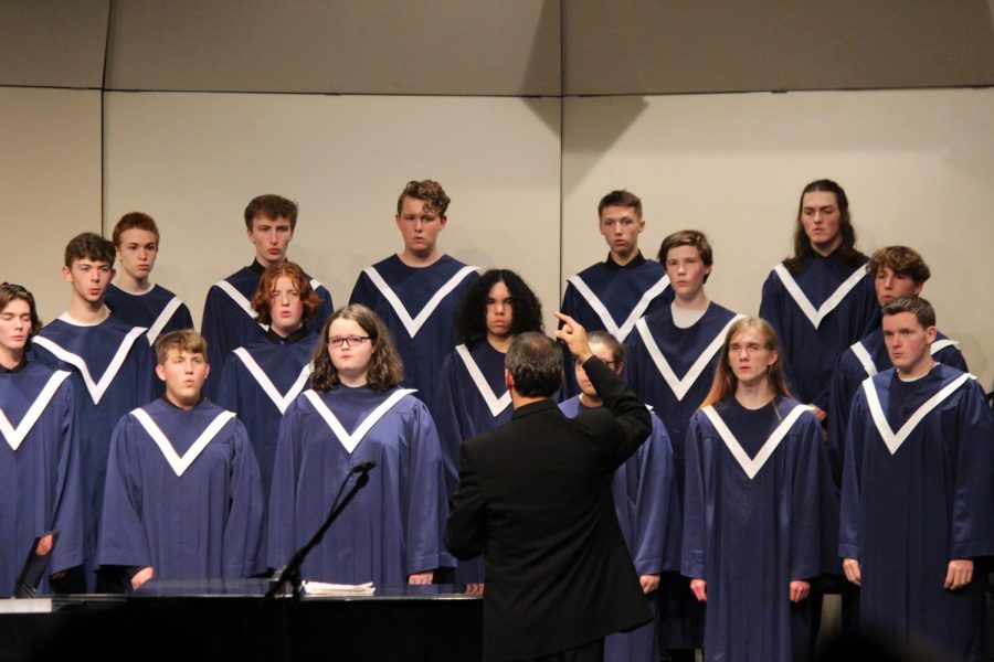 Schwartz+and+the+Symphonic+Choir+during+their+segment.