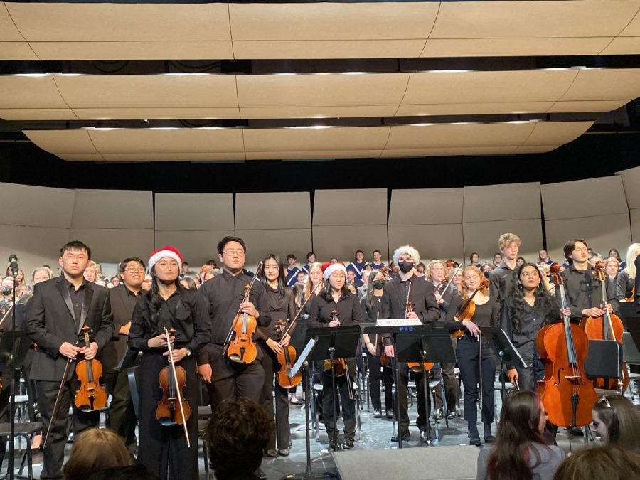 After the final song Sleigh Ride, concert members take a bow