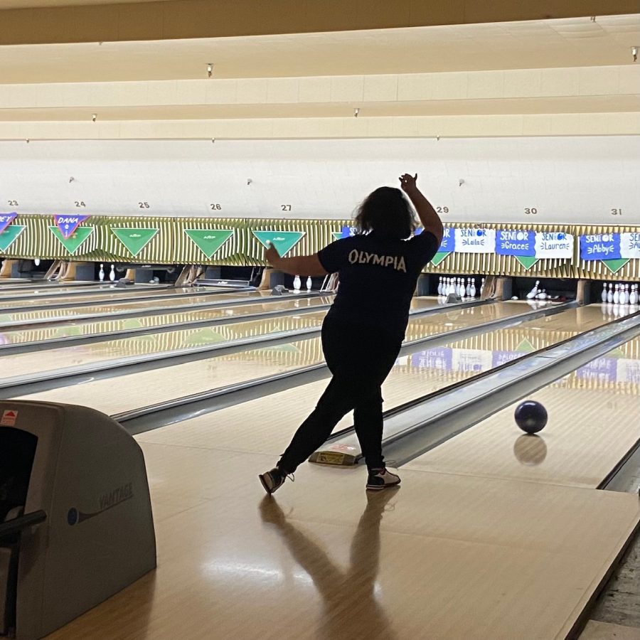 Alicea Felan rolls a flawless strike.