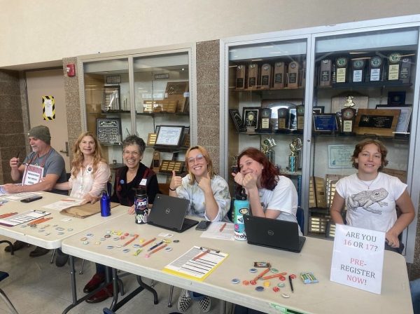 Feminism Club and volunteers encourage young people to register to vote.
Courtesy of @ohs_feminism on Instagram