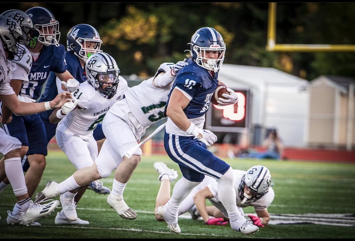 #10 Cale Allen rushes for 7 yards to gain the first down.