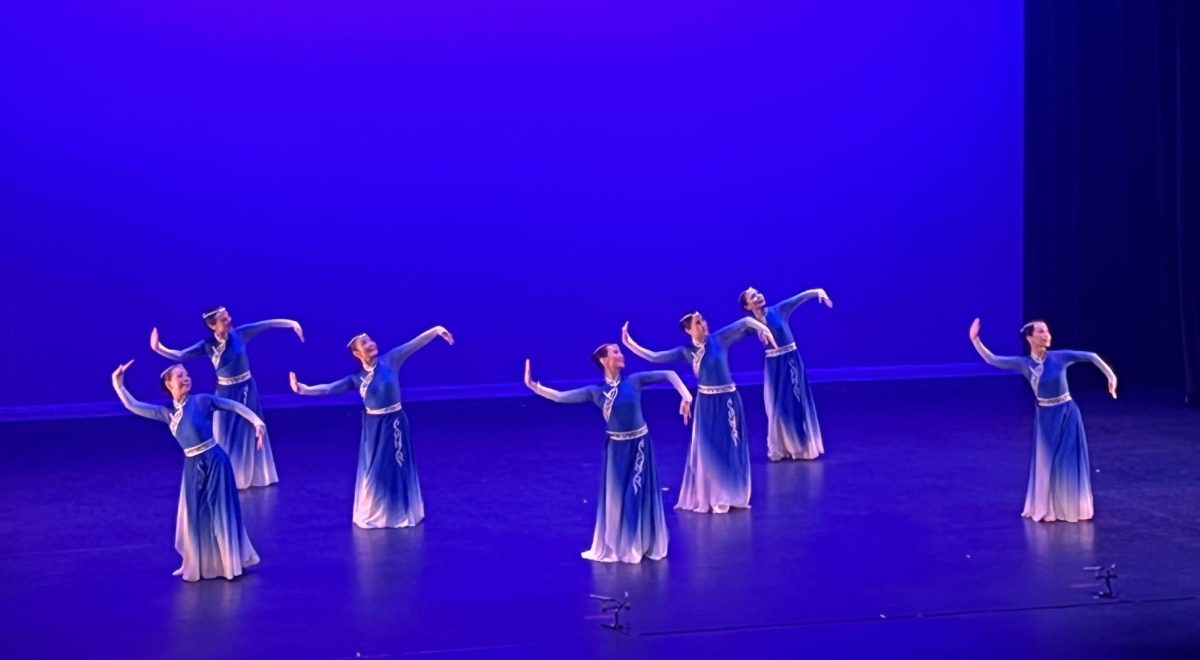 “Mom, I Love You” performed by Qiqi Dance Group, an ensemble that performs Chinese dances. 